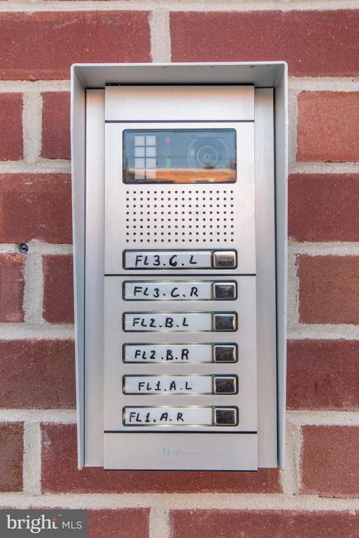 Building Photo - 814 N Uber St