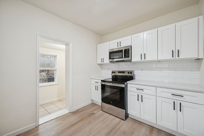 Building Photo - 1003 S 53rd St