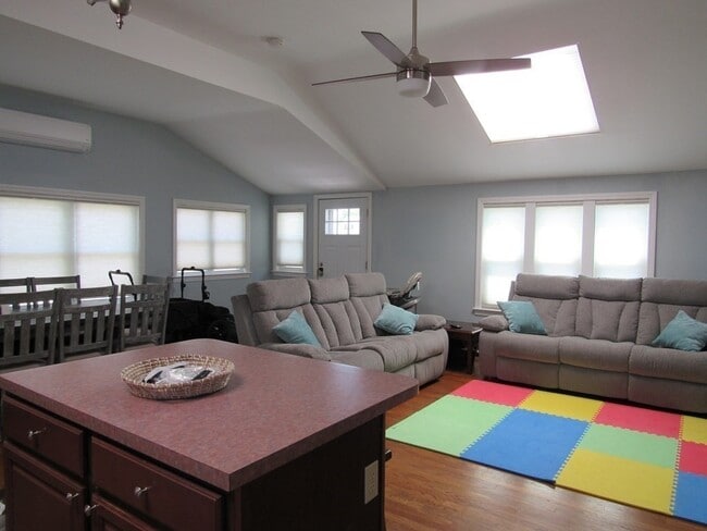 Building Photo - 9 Saltworks Ln