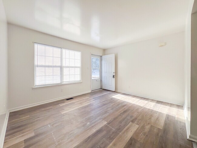 Building Photo - 160 Lancaster Creek Rd