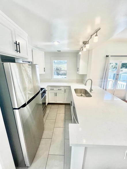 Recently updated kitchen - 6002 Carlton Way