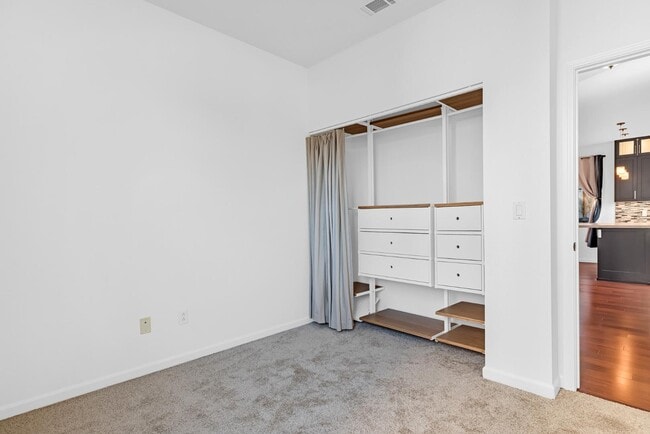 Building Photo - 533 Channel Ct