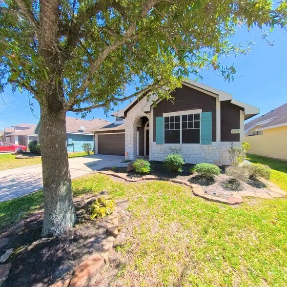 Building Photo - 30938 Blue Ridge Park Ln