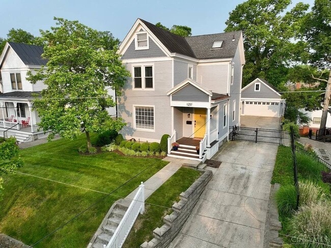 Building Photo - 1237 Halpin Ave