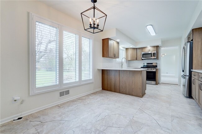 Building Photo - 399 French Rd