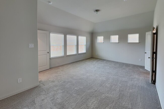Building Photo - Brand-New Luxury Living in a Prime Fort Worth Location!
