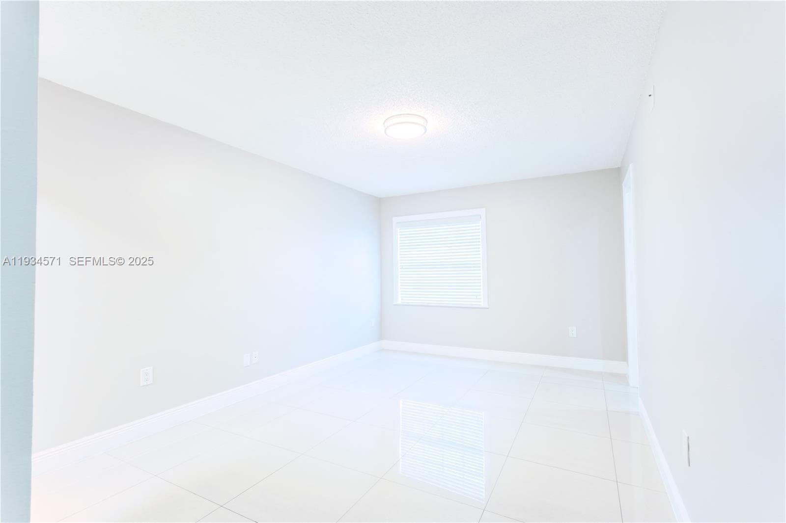 Building Photo - 5145 SW 140th Pl