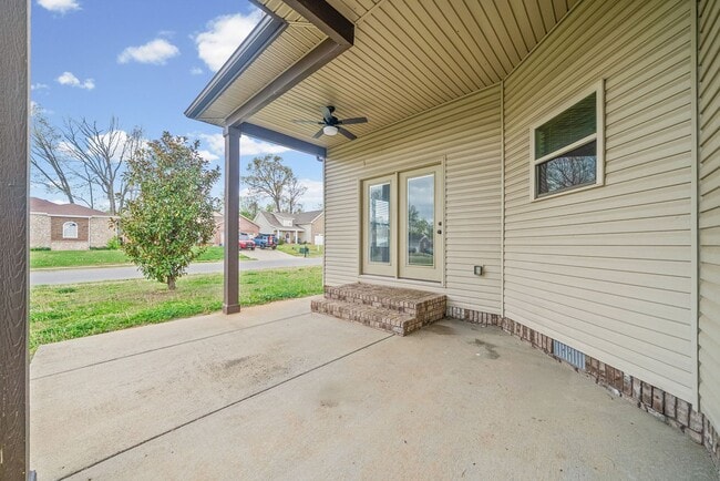 Building Photo - 3 Bedroom 2 Bath Pet Friendly Home For Rent!