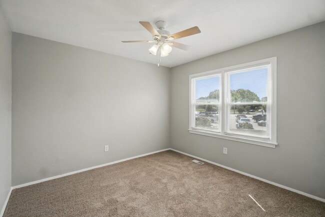 Building Photo - Mangold Real Estate - Conveniently Located...