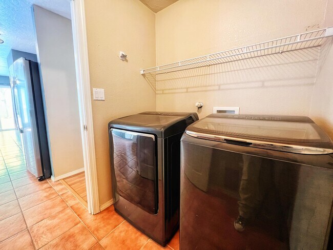 Building Photo - 6612 Piedra Quemada Rd NW