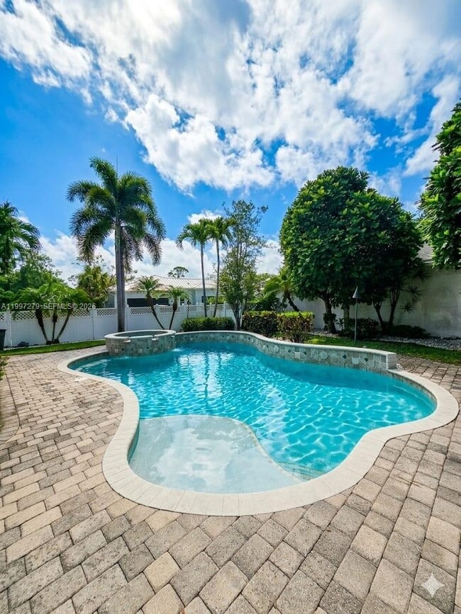 Building Photo - 2577 E Community Dr