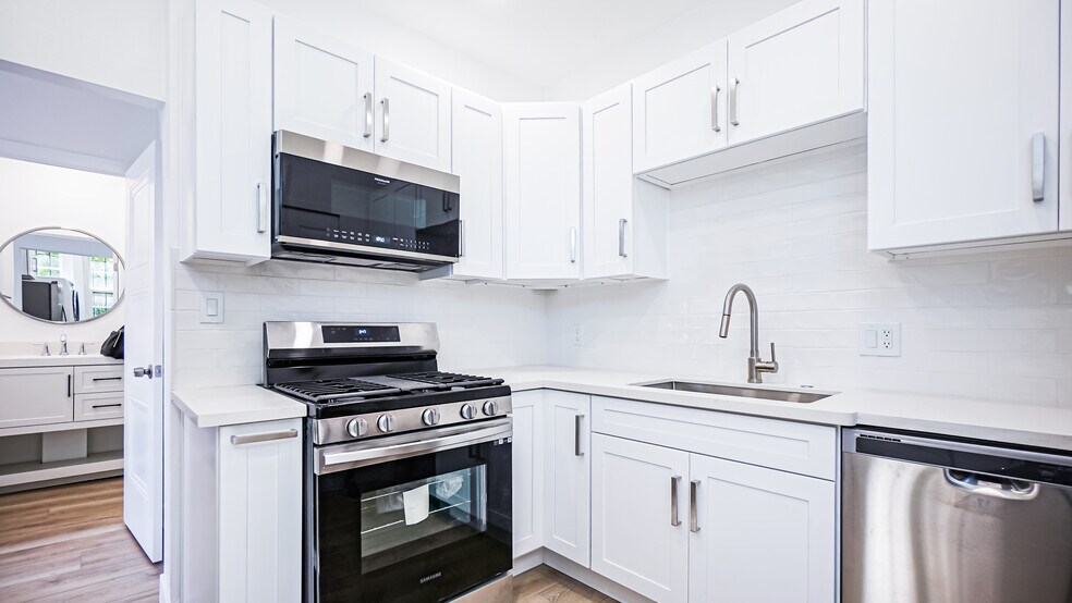 Building Photo - 2065 Ivar Ave