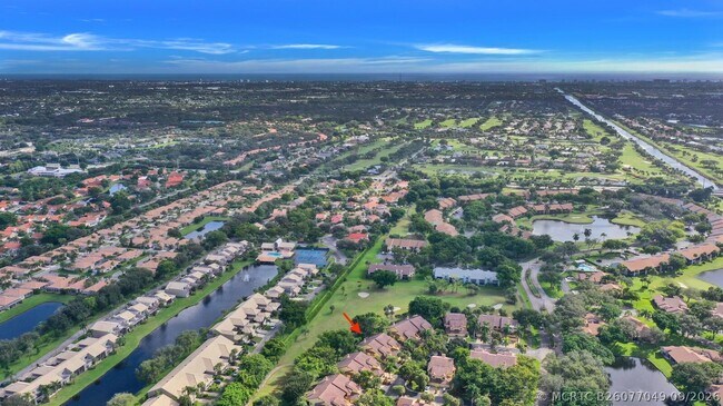 Building Photo - 5355 10th Fairway Dr