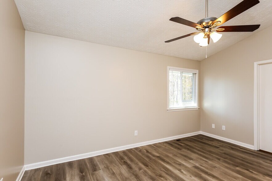 Building Photo - 5375 Olde Mill Dr NE