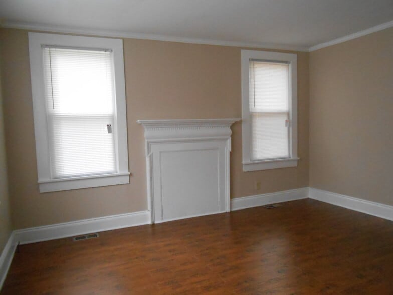 Living Room - 901 S Jackson St