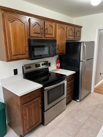 Building Photo - 128 Pleasant St