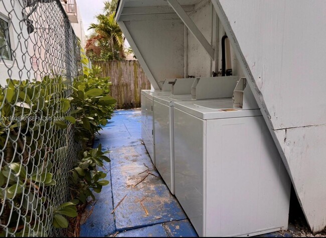 Building Photo - 7717 Byron Ave