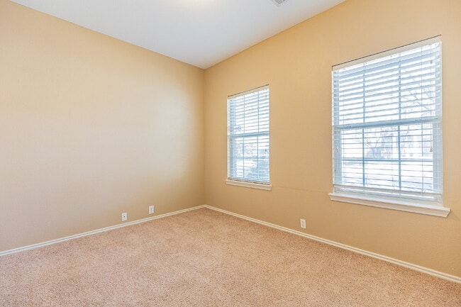 Building Photo - 648 Rooster Run