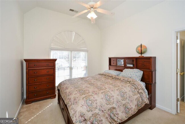 Building Photo - 305 Collegiate Dr