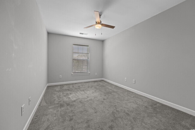 Building Photo - 1060 Fairway Ln