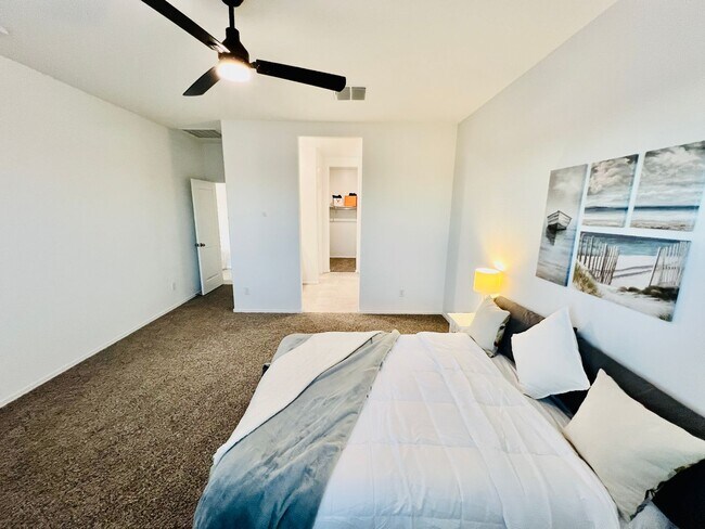 Building Photo - 1131 W Chimes Tower Dr