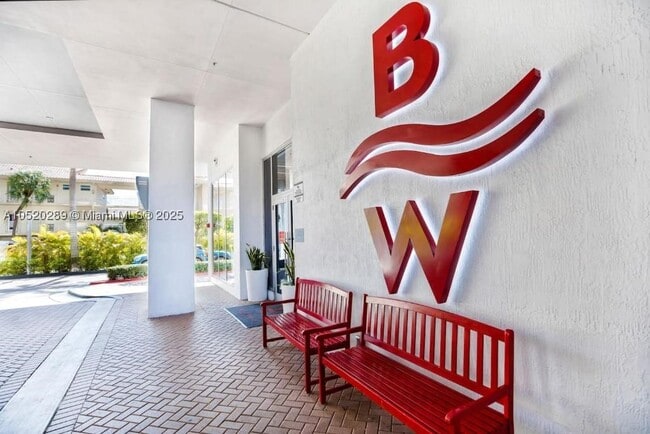 Building Photo - 2602 Hallandale Ave