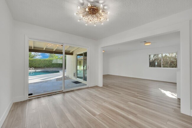 Building Photo - Mid-Century Modern Gem in Historic McNeil ...
