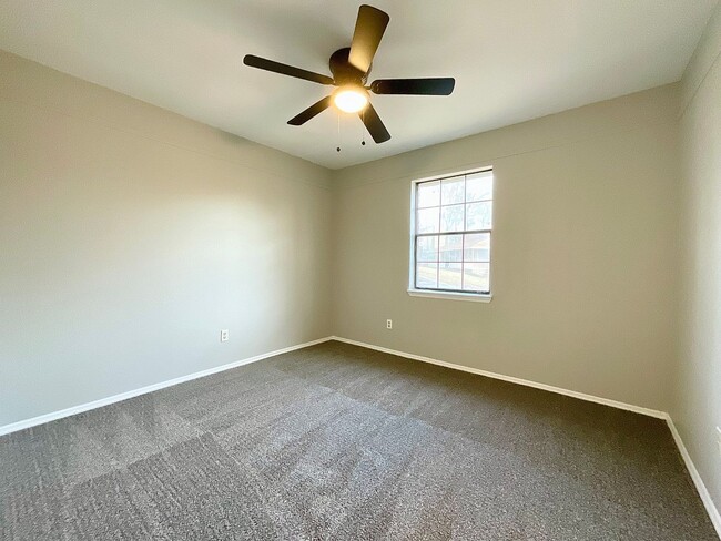 Building Photo - 2003 Doris Dr