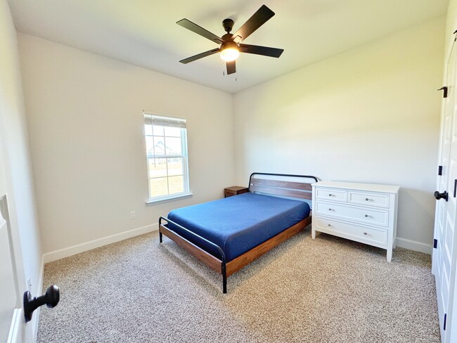 Building Photo - 3017 Dowington Dr