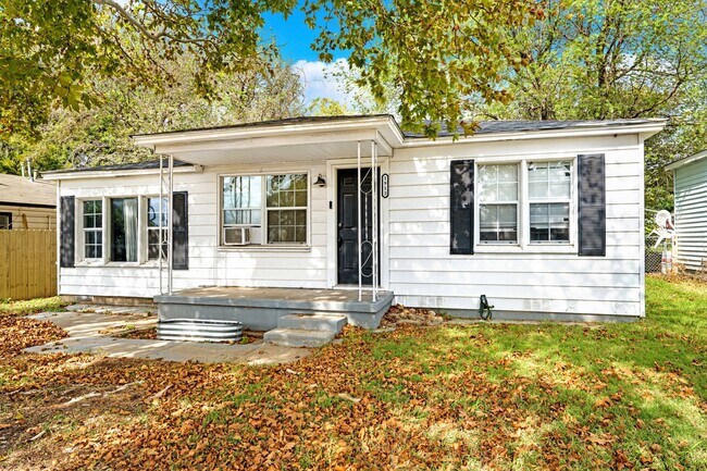 Building Photo - 1913 NW Baldwin Ave