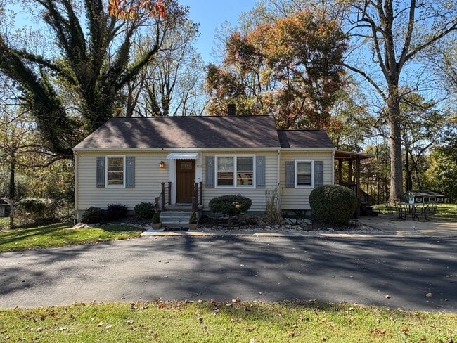 Building Photo - Move in special! First month rent is half off with approved application! 6 month lease option!