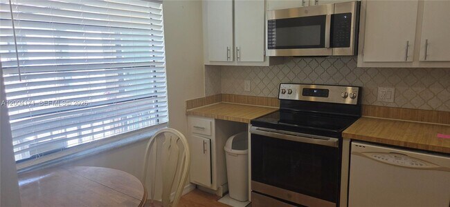 Building Photo - 21810 Cypress Cir