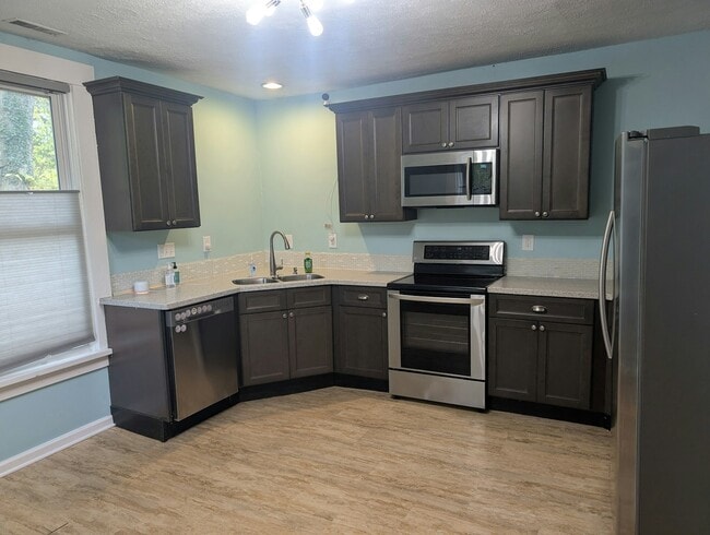 Building Photo - 48 Clover St