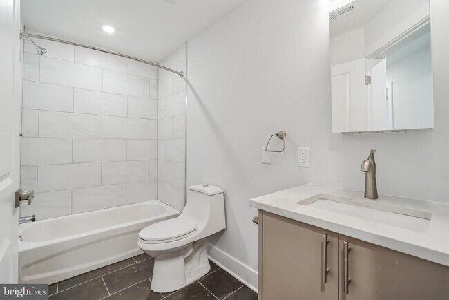 Building Photo - 646 N 32nd St