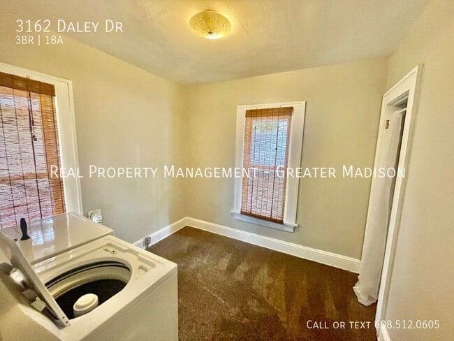 Building Photo - 3162 Daley Dr