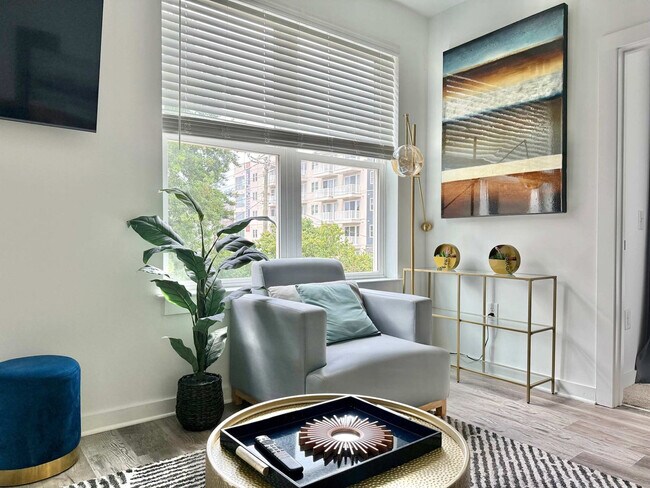 Building Photo - 542 Boulevard NE