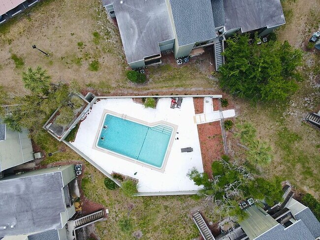 Building Photo - "Cozy 1-Bedroom Gem with Elegant Hardwood ...