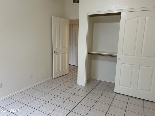 Building Photo - 1161 W Courtney Ln
