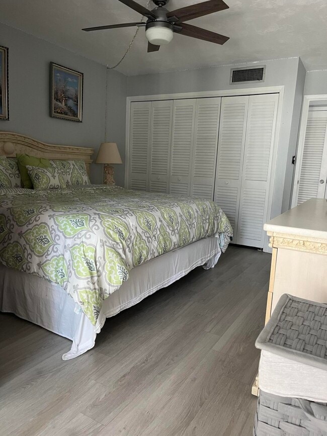 Building Photo - 143 West Ct