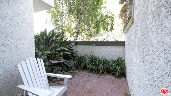 Building Photo - 1696 Palisades Dr