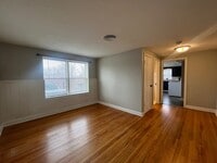 Building Photo - Updated Garden-Level 1BR with Patio & Parking