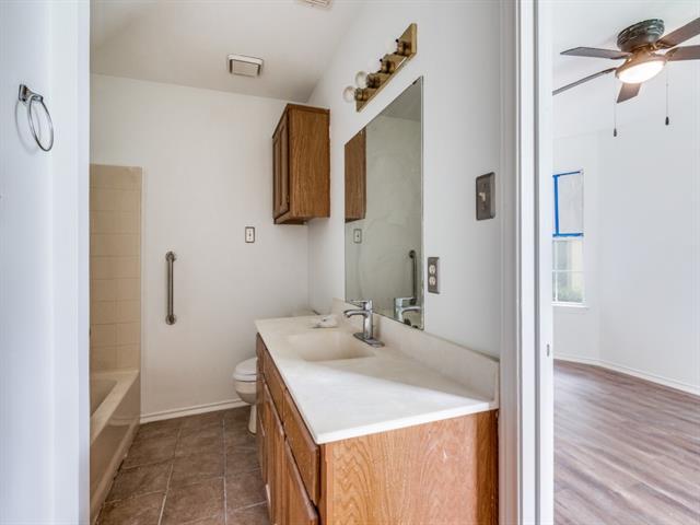 Building Photo - 510 Strata Dr