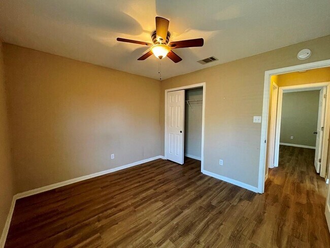 Building Photo - 145 Amber Ash Dr