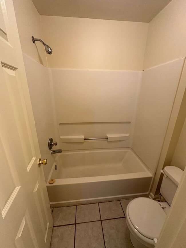 Building Photo - 3 Bedroom, 2 Full Baths in Horn Lake, Wellington Square Subdivision