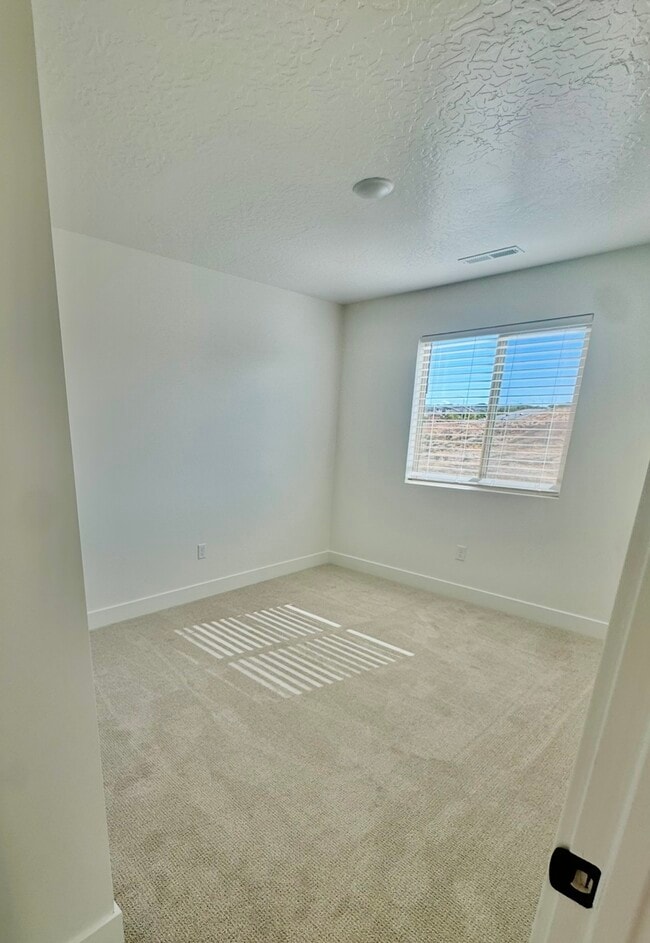 Building Photo - 5706 S Weehawken Ln