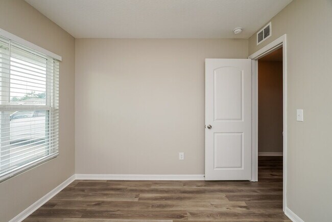 Building Photo - 333 Elderberry Ct