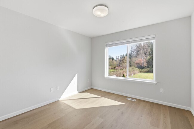 Building Photo - Corner-Lot East-Facing Home in Northshore SD