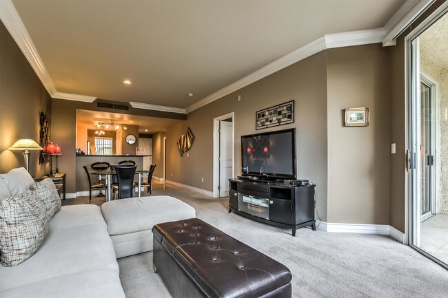 Building Photo - 230 E Flamingo Rd