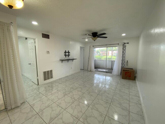Building Photo - 138 Lake Frances Dr