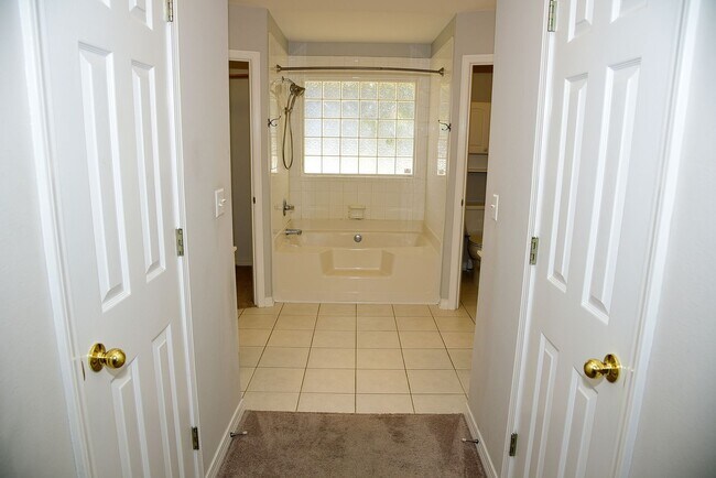 Building Photo - Updated Home in Bluewater Bay!